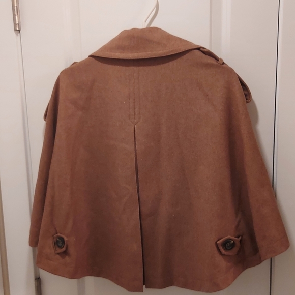 Cropped Fashion Cape - Picture 4 of 4